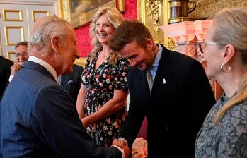 David Beckham en su nombramiento de “Sir” el rey Carlos III. FOTO X-@UnitedStandMUFC 