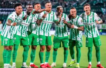 Atlético Nacional espera poder festejar su clasificación en la fase de grupos a los octavos de final del certamen y volver a tener una alegría, como lo reflejan los jugadores verdolagas en esta imagen. FOTO Jaime Pérez