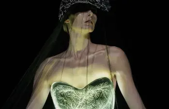 Este es Fractal Universe, uno de los vestidos presentados por la diseñadora Iris Van Herpen. FOTO: Tomado de @irisvanherpen en Instagram