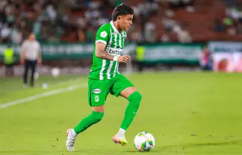 En la imagen aparece Nicolás Rodríguez, quien sufrió un problema en la rodilla ante Fortaleza. Se espera información sobre su parte médico oficial. FOTO MANUEL SALDARRIAGA