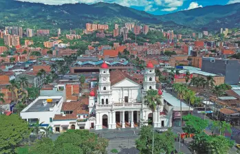 Panorámica del municipio de Envigado que, según decreto municipal, este año ajustó un cuarto de milenio de fundado. FOTO MANUEL SALDARRIAGA