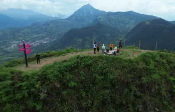 Cerro Tusa: tres mundos, una montaña 