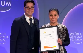 Equipo de Movilizatorio durante una de sus acciones de movilización social y climática que le valieron el reconocimiento internacional en Davos. FOTO: CORTESÍA