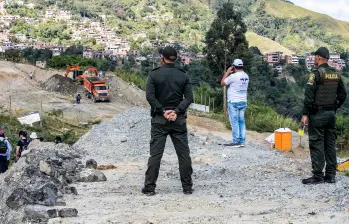 En La Escombrera de la comuna 13 habría más de 500 personas enterradas, según organismos de Derechos Humanos. Las excavaciones allí comenzaron a mediados en 2024. FOTO jaime pérez