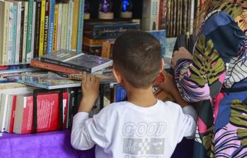 El proyecto “La alegría de la palabra por la vida”, implementado por la Biblioteca Pública Julio Pérez Ferrero, llegó a los resguardos donde se refugian las familias víctimas de la violencia en el Catatumbo. Imagen de referencia. FOTO: Manuel Saldarriaga Quintero