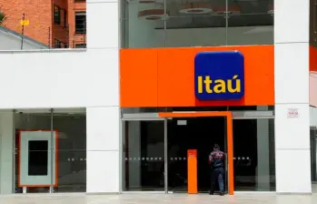 Itaú Unibanco enfrenta críticas tras despedir a mil trabajadores híbridos por “abuso de confianza” en su modelo flexible. FOTO: GETTY