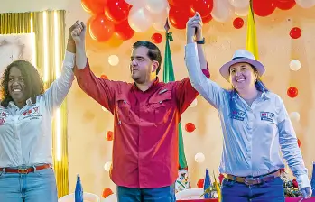 Arriba, Julián Bedoya y María Eugenia Lopera. A la derecha, Carlos Andrés Trujillo y abajo Daniel Restrepo, su heredero político para el Senado. FOTOS CORTESÍA