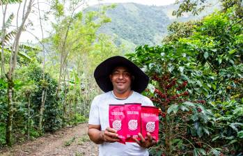 La familia de Rubén es clave en la formación de su empresa. Sus hijos trabajan a su lado y su padre, de 85 años, todavía está pendiente de la finca. FOTO Julio César Herrera
