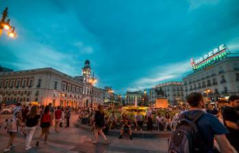 Los free tours o paseos gratis son una excelente opción a la hora de conocer Madrid. Permiten tener una mirada más cálida y cercana de acuerdo con los gustos y preferencias de cada turista. FOTO: SHUTTERSTOCK.