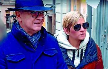 Cuando el periodista se acercó, Grau intentó evitar que fueran fotografiados y Alcocer apenas dijo: “no hablo inglés” y siguieron recorriendo las tiendas. FOTO: EXPRESSEN.