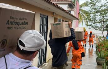 Entrega de ayudas en la zona del Urabá tras afectaciones por las intensas lluvias. FOTO: Cortesía
