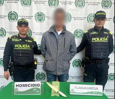 La Policía halló muerto a Argemiro Rivera Alvear, de 93 años, en una vivienda del barrio Villa Luz, en Engativá. Un hombre de 56 años fue capturado como presunto responsable. FOTO: Cortesía Policía 