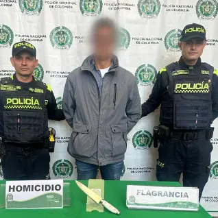 La Policía halló muerto a Argemiro Rivera Alvear, de 93 años, en una vivienda del barrio Villa Luz, en Engativá. Un hombre de 56 años fue capturado como presunto responsable. FOTO: Cortesía Policía 