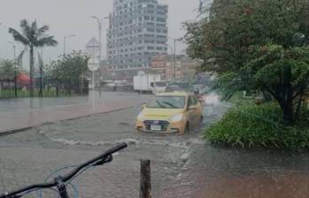 Las lluvias generaron congestión vehicular y algunos encharcamientos. FOTO MOVILIDAD BOGOTÁ