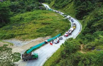 Invías continúa con las intervenciones en la vía Medellín-Quibdó, cuyo avance ronda el 62%. FOTOS MANUEL SALDARRIAGA