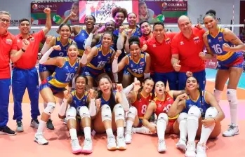 La Selección Colombia de voleibol femenino, categoría mayores, celebra el paso a la semifinal de la Copa Panamericana que se disputa en México. FOTO CORTESÍA 