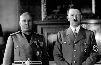 Fotografía de la visita que Benito Mussolini le hizo a Adolfo Hitler en Munich, lo que consolidó el llamado eje Berlín-Roma.