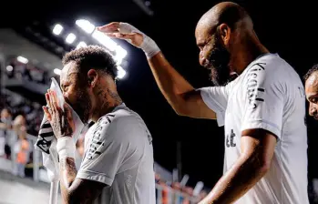 Neymar y su festejo bailando apoyando a Vinícius. FOTO X-SANTOS