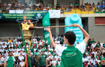 Encendido de la antorcha en la inauguración oficial de los Juegos Deportivos Departamentales en el municipio de Andes. FOTO: Cortesía Indeportes