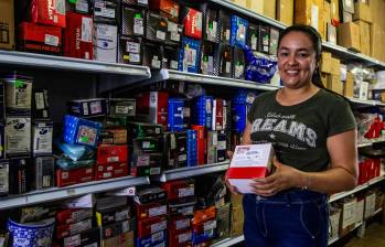 En PikaMotos se consiguen repuestos, lubricantes y accesorios originales de marcas como UMA, Honda, Yamaha y Auteco. FOTO JULIO CÉSAR HERRERA. 
