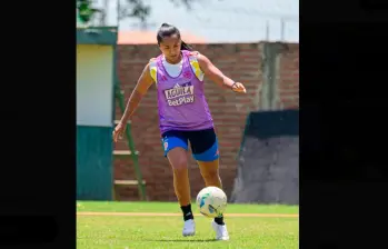 La defensora antioqueña Manuela Vanegas regresó a la Selección tras 10 meses y está feliz, podría ser alternativa de Ángelo Marsiglia para el duelo ante Bolivia, este viernes. FOTO CORTESÍA FCF