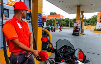 La estaciones de servicio tendrían un efecto negativo en personal, por cuenta de los mayores recargos nocturnos. FOTO EL COLOMBIANO