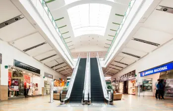 En una de las escaleras del Parque Comercial El Tesoro, en El Poblado, ocurrió la caída de María Cristina Andrade Monje, de 76 años. FOTO: ARCHIVO
