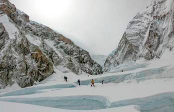 El monte Everest es el más alto de la tierra. Desde que comenzaron las expediciones en 1920, han muerto más de 300 personas. Foto