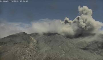 Emisión de ceniza en el volcán Puracé. FOTO Servicio Geológico Colombiano