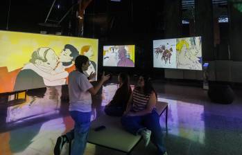 Lienzos Vivos es una experiencia artística interactiva que reúne 50 obras de maestros como Renoir, Monet y Rembrandt. FOTO: Camilo Suárez.