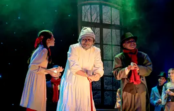 Ebenezer Scrooge es el protagonista de Canción de Navidad. FOTO: Cortesía Teatro Pablo Tobón Uribe