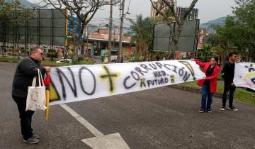 $!¡Tremendo trancón! Habitantes de San Antonio de Prado protestan en la glorieta de Ditaires