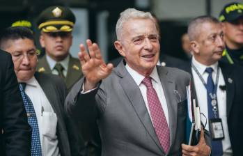 El expresidente Álvaro Uribe siempre defendió su inocencia y aseguró que era víctima de un montaje de sus detractores políticos. FOTO Xinhua