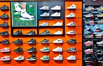Nike y Adidas son las marcas de zapatos tenis más vendidas del mundo. FOTO: Depositphotos