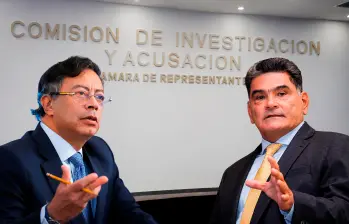 El presidente Gustavo Petro ha sido denunciado en la Comisión de Acusaciones por supuesta participación indebida en política; el procurador general Gregorio Eljach también le sigue la pista al tema, pero la verdad es que las pesquisas no avanzan. FOTO Presidencia y Colprensa