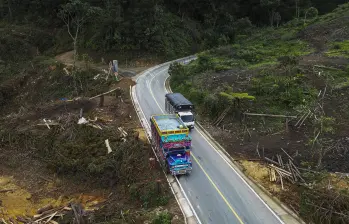 Imagen de referencia de una de las vías del departamento de Antioquia. FOTO: Manuel Saldarriaga
