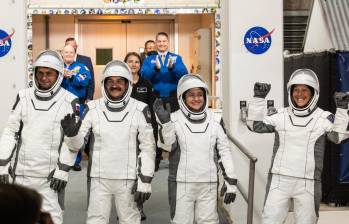 De izquierda a derecha, Andrey Fedyaev, Jack Hathaway, Jessica Meir y Sophie Adenot salen hacia la plataforma de lanzamiento en Florida, antes de despegar rumbo a la Estación Espacial Internacional en febrero. Foto: GETTY