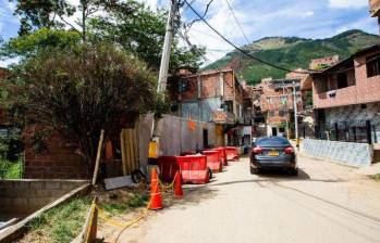 En este punto del barrio Pachelly, de Bello, se pretendía construir el Parque Residencial La Manuela, un proyecto de más de 800 apartamentos del que no se puso un ladrillo. FOTO Julio César Herrera. 