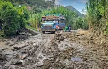 Las fuertes lluvias en Barbosa dejaron 30 veredas incomunicadas y varias vías departamentales afectadas. FOTO Cortesía Alcaldía de Barbosa