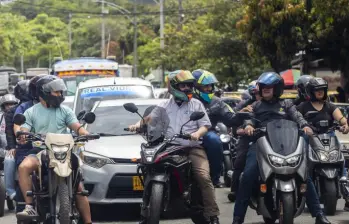 Las dos ruedas representan el 59,9% del total de los vehículos en el Valle de Aburrá, superando con amplia ventaja a los automóviles, que ocupan el segundo lugar con un 31,2%. FOTO Camilo Suárez. 
