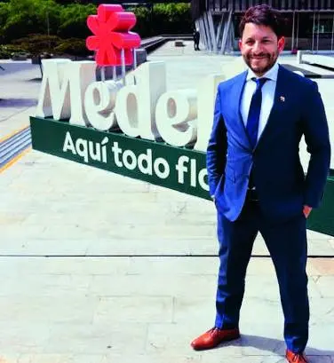 El eurodiputado Álvaro Sebastian Kruis en una visita a la ciudad. FOTO: Cortesía.