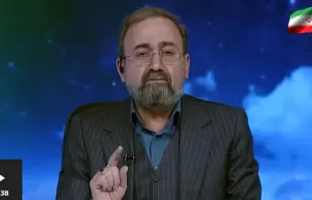 “Bebió el dulce y puro trago del martirio”, así anunció entre lágrimas un presentador de la televisión estatal iraní la muerte del ayatolá Alí Jamenei. FOTO: Tomada de video.