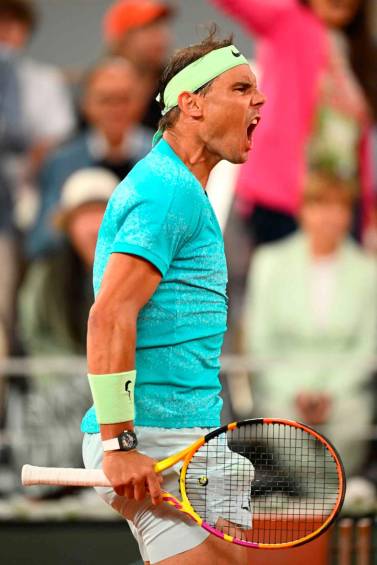 El tenista español Rafael Nadal celebró el luchado triunfo que lo deja en semifinales del ATP 250 de Bastad, en Suecia. FOTO: Tomada de X @rnadalacademy