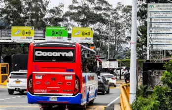 Los ajustes tarifarios en peajes se aplicarán entre el 1 y el 15 de enero de 2026, según cada proyecto vial. FOTO: Jaime Pérez