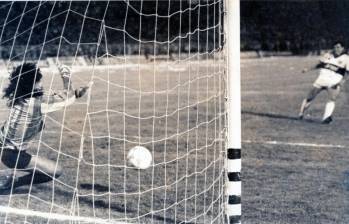 Hasta el momento, el partido más representativo que Atlético Nacional disputó como local por fuera del Atanasio fue el del título de la Copa Libertadores en 1989, que se jugó en El Campín. FOTO El Colombiano 