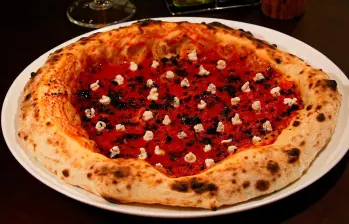 La pizzería bogotana brilló en la edición de The Best Pizza Awards 2025, ubicándose en el puesto 80 en el Top 100 de los mejores pizzeros del mundo. FOTO Cortesía