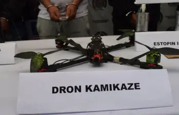 Hace cuatro semanas el Gaula Militar capturó a tres integrantes de las milicias urbanas que operan en Popayán, entre ellos alias Maicol, señalado por las autoridades como el presunto responsable de los atentados con drones contra el Cantón Militar José Hilario López, el 25 de abril y el 17 de julio de 2026. Foto: Ejército
