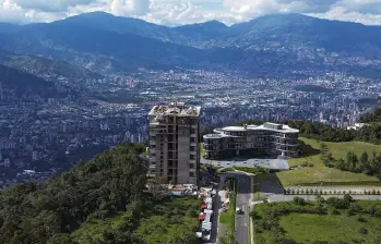 La construcción de varios proyectos inmobiliarios en el Alto de las Palmas generó este año un fuerte debate en Envigado. En la imagen, aspecto del proyecto Cuantum. FOTO: Manuel Saldarriaga Quintero