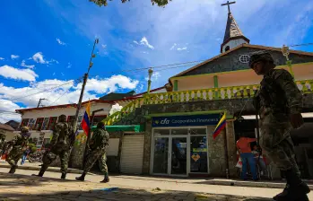 En las calles de Briceño reina desde hace varios años la zozobra por la guerra que libran al menos cuatro grupos armados. FOTO: MANUEL SALDARRIAGA