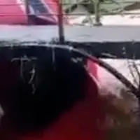 EN VIDEO: Aguacero se llevó un carro a la quebrada en San Antonio de Prado